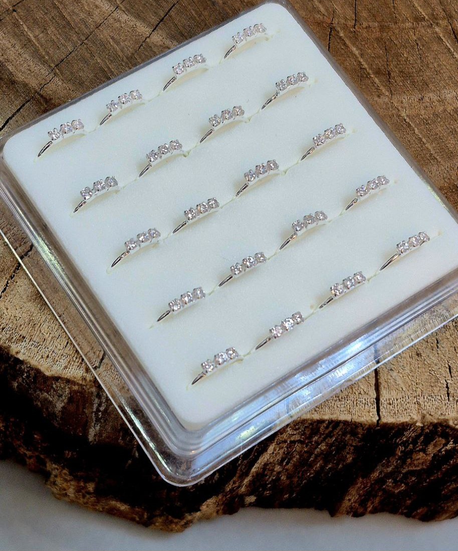 پیرسینگ بینی حلقه ای نگین دار روکش نقره آبکاری